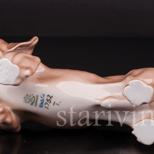 Фигурка собаки из фарфора Стоящая такса, Royal Copenhagen, Дания, 1962-70 гг.