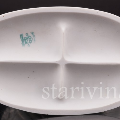 Фарфоровая статуэтка Девушка с корзиной и такса, Hertwig & Co, Германия, 1920-30 гг.