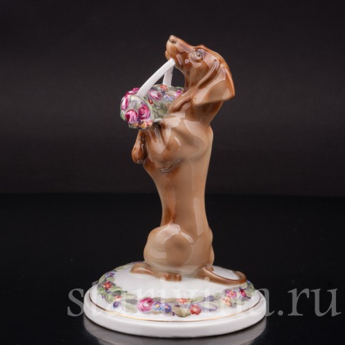 Статуэтка собаки из фарфора Такса с корзиной цветов, Rosenthal, Германия, 1913-14 гг.