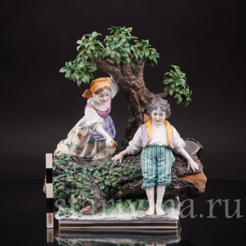 Композиция из фарфора Дети под деревом, Dressel, Kister & Co, Германия, нач. 20 в.