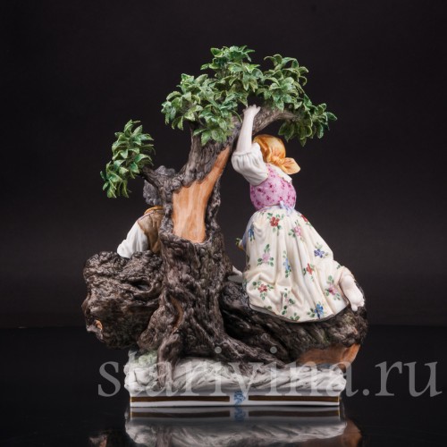 Композиция из фарфора Дети под деревом, Dressel, Kister & Co, Германия, нач. 20 в.