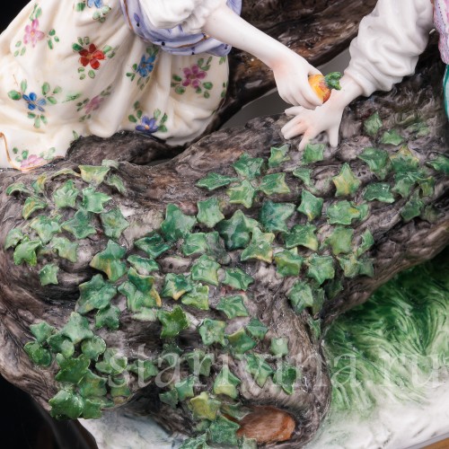 Композиция из фарфора Дети под деревом, Dressel, Kister & Co, Германия, нач. 20 в.