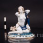 Фигурка девушки из фарфора Одалиска с голубем и буктом цветов, E. A. Muller, Германия, 1890-1927 гг.