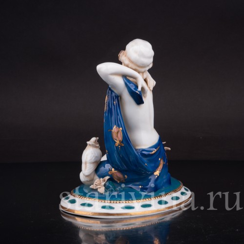 Фигурка девушки из фарфора Одалиска с голубем и буктом цветов, E. A. Muller, Германия, 1890-1927 гг.