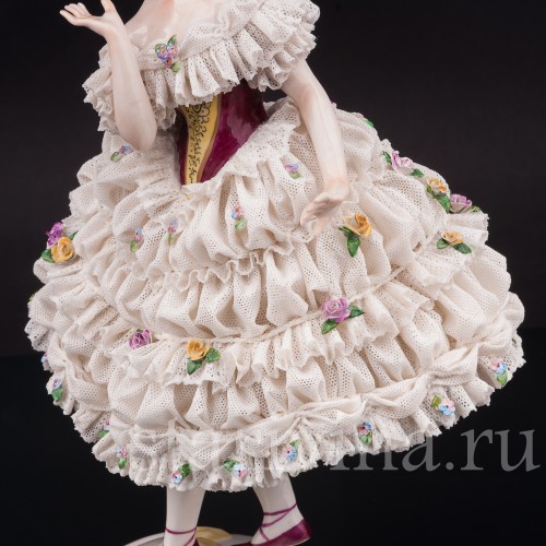 Фарфоровая статуэтка балерины Коломбина, кружевная, Volkstedt, Германия, сер. 20 в.