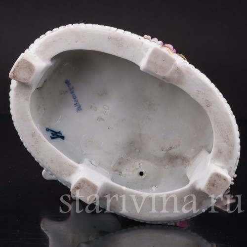 Фарфоровая статуэтка Птичка, лети! Дети, выпускающие птиц, E. A. Muller, Германия, 1890-1927 гг.