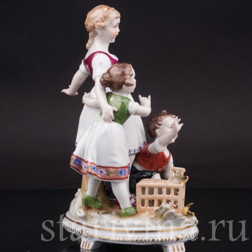 Фарфоровая статуэтка Птичка, лети! Дети, выпускающие птиц, E. A. Muller, Германия, 1890-1927 гг.