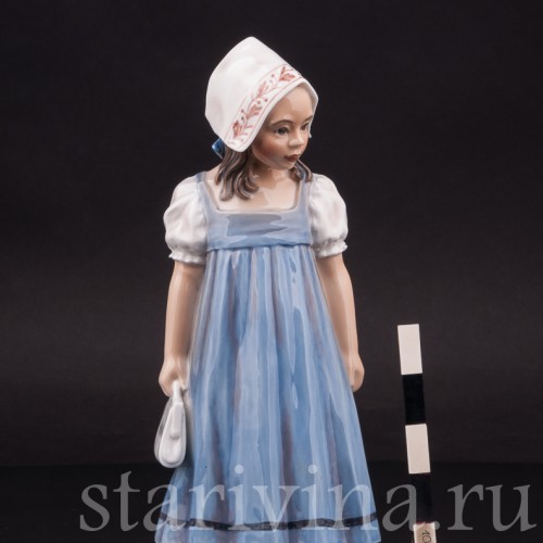 Фигурка из фарфора Девочка с сумкой Dahl Jensen, Дания, 1920-80 гг.