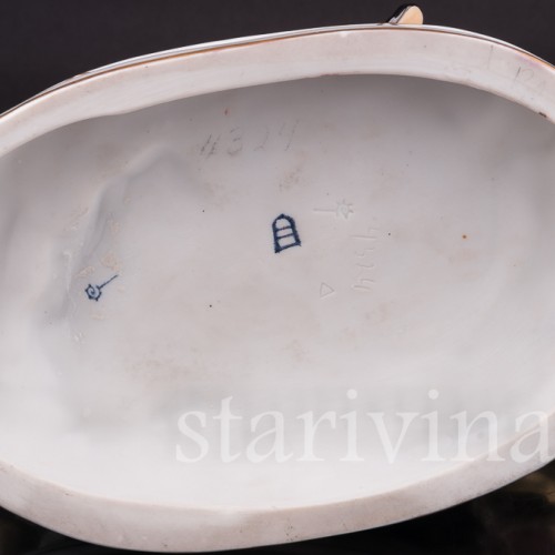 Статуэтка из фарфора Пара с собачкой, Dressel, Kister & Co, Германия, нач. 20 в.