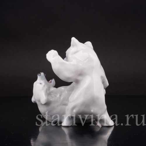 Статуэтка из фарфора Играющие медвежата, Royal Copenhagen, Дания, 1956 год.