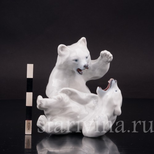 Статуэтка из фарфора Играющие медвежата, Royal Copenhagen, Дания, 1956 год.