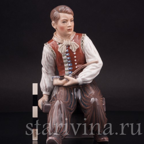 Фарфоровая статуэтка Сидящий юноша с трубкой, Dahl Jensen, Дания, 1920-80 гг.