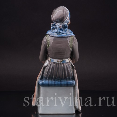 Фарфоровая статуэтка Девушка в национальном костюме, Dahl Jensen, Дания, 1920-80 гг.