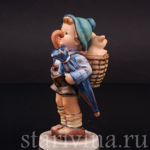 Фигурка из фарфора Мальчик с поросёнком Goebel, Германия, 1981 год.