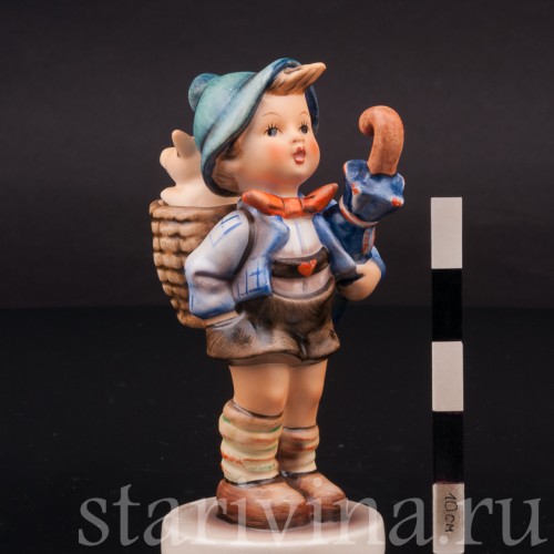Фигурка из фарфора Мальчик с поросёнком Goebel, Германия, 1981 год.
