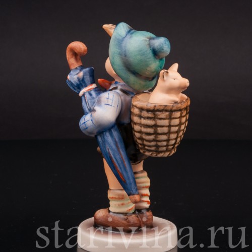 Фигурка из фарфора Мальчик с поросёнком Goebel, Германия, 1981 год.