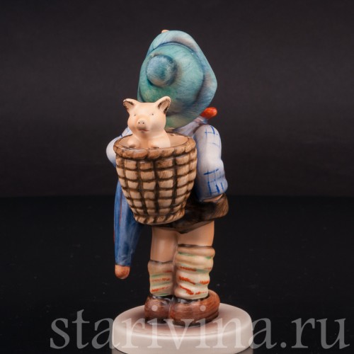Фигурка из фарфора Мальчик с поросёнком Goebel, Германия, 1981 год.