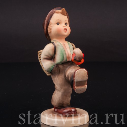 Фарфоровая фигурка Маленький путешественник, мальчик с зонтом и корзиной, Goebel, Германия, сер. 20 в.