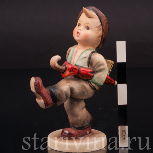 Фарфоровая фигурка Маленький путешественник, мальчик с зонтом и корзиной, Goebel, Германия, сер. 20 в.