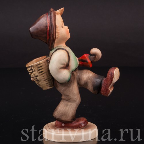 Фарфоровая фигурка Маленький путешественник, мальчик с зонтом и корзиной, Goebel, Германия, сер. 20 в.