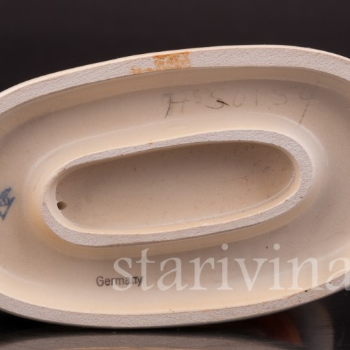 Фигурка из фарфора Мальчик с тортом, Goebel, Германия, вт. пол. 20 в.