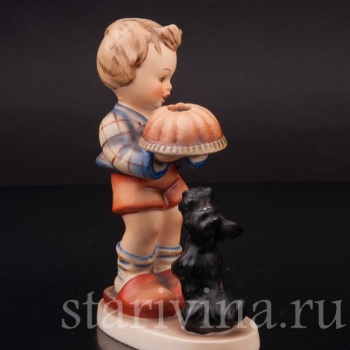 Фигурка из фарфора Мальчик с тортом, Goebel, Германия, вт. пол. 20 в.