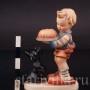 Фигурка из фарфора Мальчик с тортом, Goebel, Германия, вт. пол. 20 в.