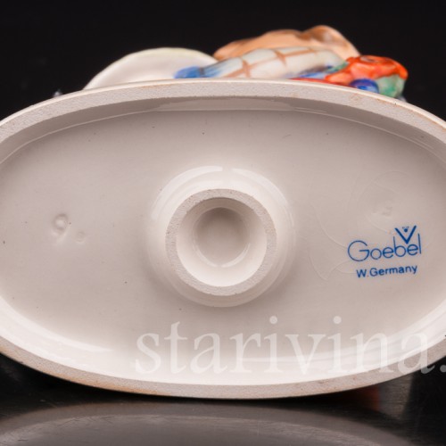 Фигурка из фарфора Мальчик с тортом Goebel, Германия, 1972-79 гг.