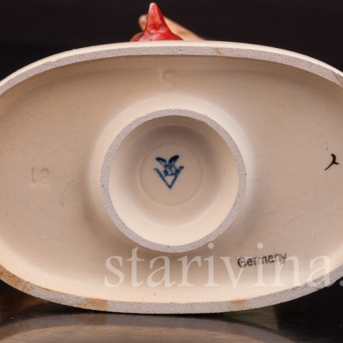 Статуэтка из фарфора Мальчик с зонтом и собакой, Goebel, Германия, 1950-55 гг.