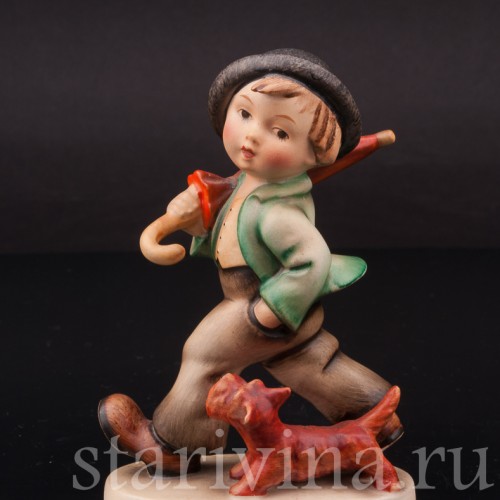 Статуэтка из фарфора Мальчик с зонтом и собакой, Goebel, Германия, 1950-55 гг.