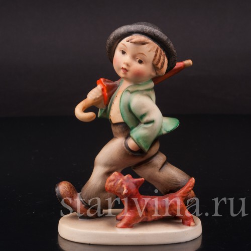 Статуэтка из фарфора Мальчик с зонтом и собакой, Goebel, Германия, 1950-55 гг.