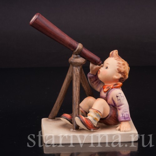 Фигурка из фарфора Мальчик с подзорной трубой Goebel, Германия, 1959 год.
