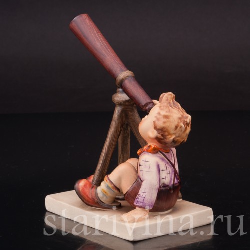 Фигурка из фарфора Мальчик с подзорной трубой Goebel, Германия, 1959 год.
