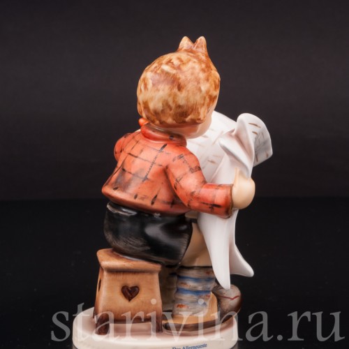 Фарфоровая фигурка Последние новости, мальчик читающий газету, Goebel, Германия, 1990 гг.