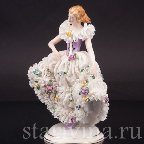 Фарфоровая фигурка Девушка с развевающимися волосами, кружевная, Muller & Co, Германия, перв. пол. 20 в.