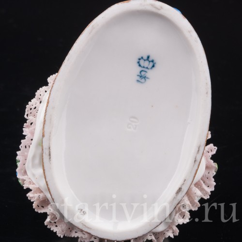 Фарфоровая статуэтка Девочка с букетом, кружевная, Sitzendorf, Германия, сер. 20 в.