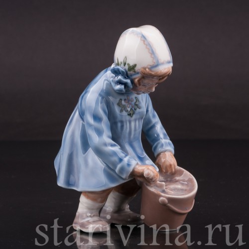 Фарфоровая фигурка Девочка с ведёрком, Dahl Jensen, Дания, 1920-80 гг.
