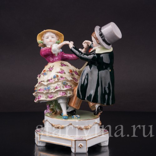 Фигурка из фарфора Танцующие дети E. A. Muller, Германия, 1890-1927 гг.