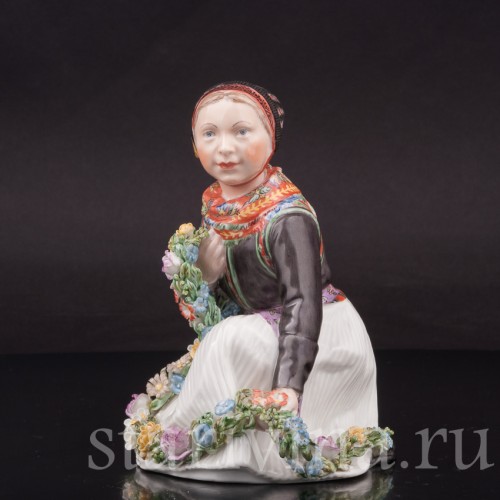 Фарфоровая статуэтка Девочка из Амагера Royal Copenhagen, Дания.