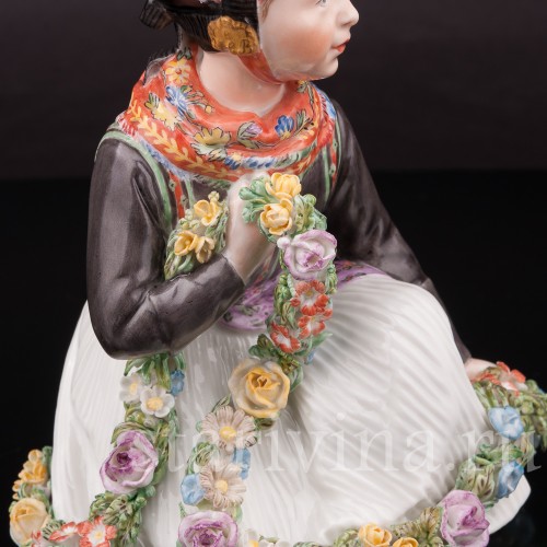 Фарфоровая статуэтка Девочка из Амагера Royal Copenhagen, Дания.