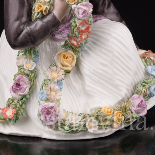 Фарфоровая статуэтка Девочка из Амагера Royal Copenhagen, Дания.