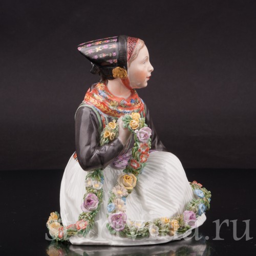 Фарфоровая статуэтка Девочка из Амагера Royal Copenhagen, Дания.