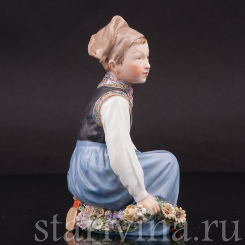 Фарфоровая статуэтка Мальчик из Амагера Royal Copenhagen, Дания.