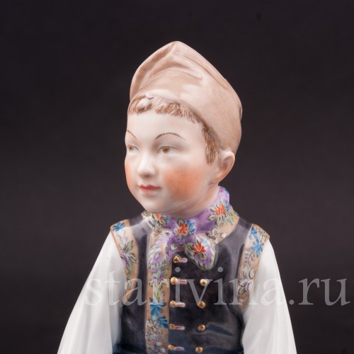 Фарфоровая статуэтка Мальчик из Амагера Royal Copenhagen, Дания.