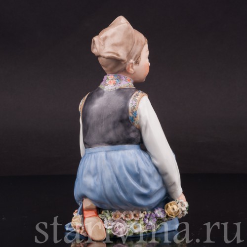 Фарфоровая статуэтка Мальчик из Амагера Royal Copenhagen, Дания.
