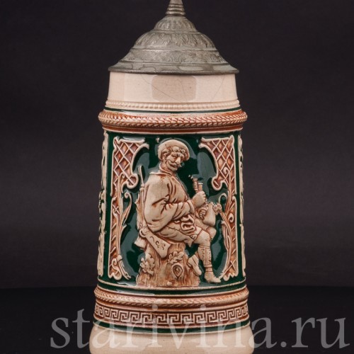 Уцененная пивная кружка Охотник с кружкой и трубкой, 1/2 л, Германия, перв. пол. 20 в.