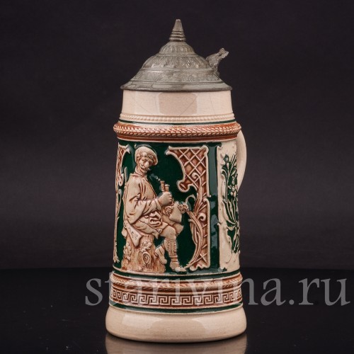 Уцененная пивная кружка Охотник с кружкой и трубкой, 1/2 л, Германия, перв. пол. 20 в.