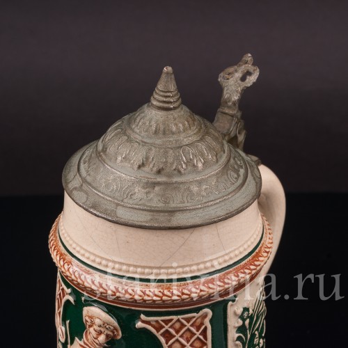 Уцененная пивная кружка Охотник с кружкой и трубкой, 1/2 л, Германия, перв. пол. 20 в.