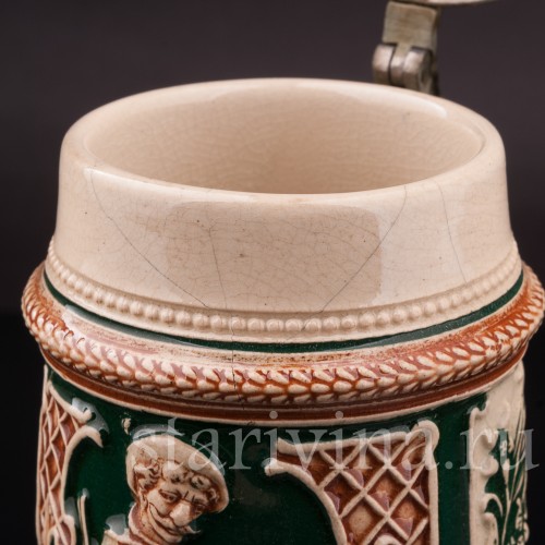 Уцененная пивная кружка Охотник с кружкой и трубкой, 1/2 л, Германия, перв. пол. 20 в.