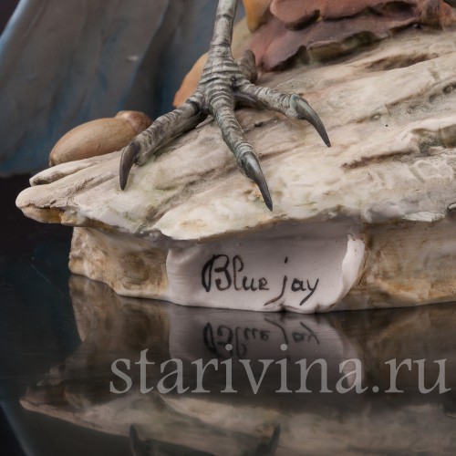 Бисквитная статуэтка птицы Голубая сойка с жёлудем, Tay, Италия, сер. 20 века.